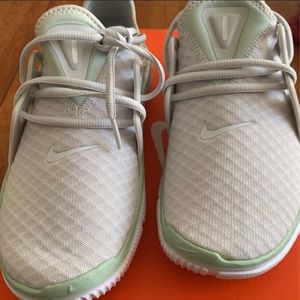 Never worn womens Nike React Miler sneakers